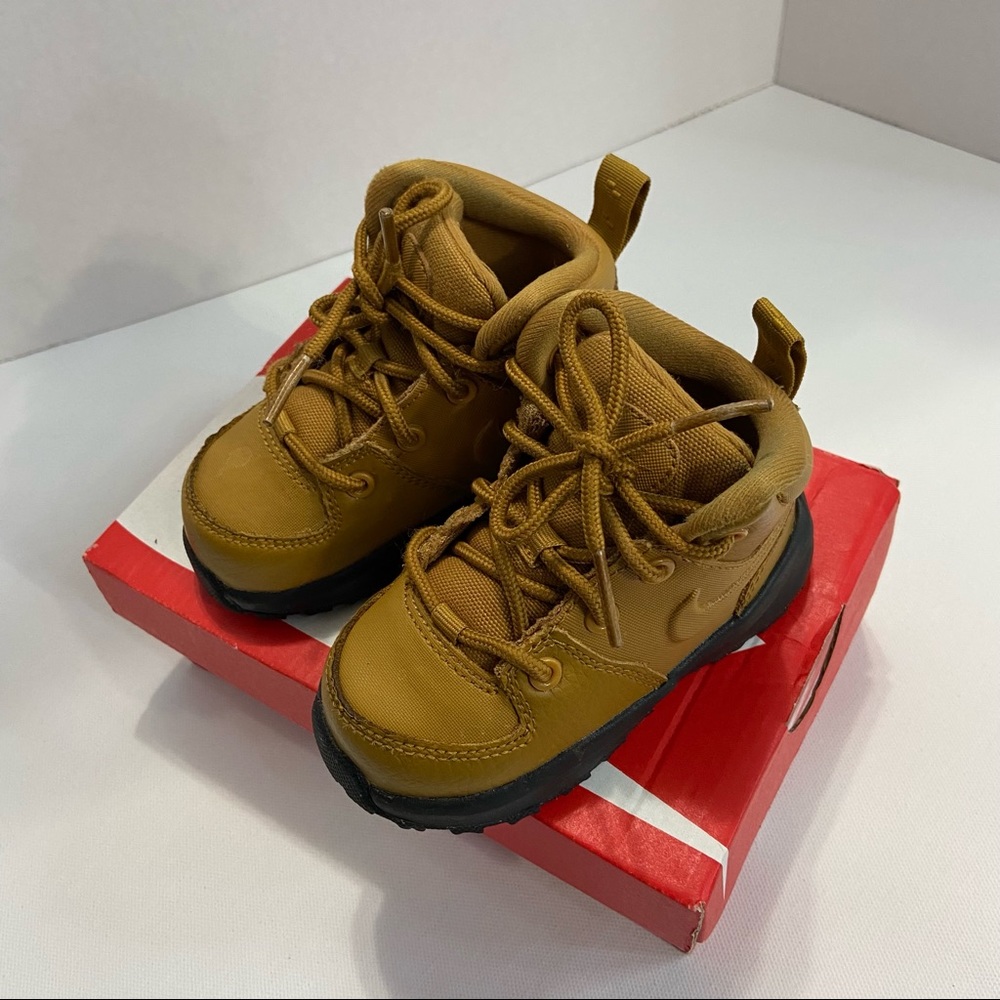 Nike Manoa Wheat